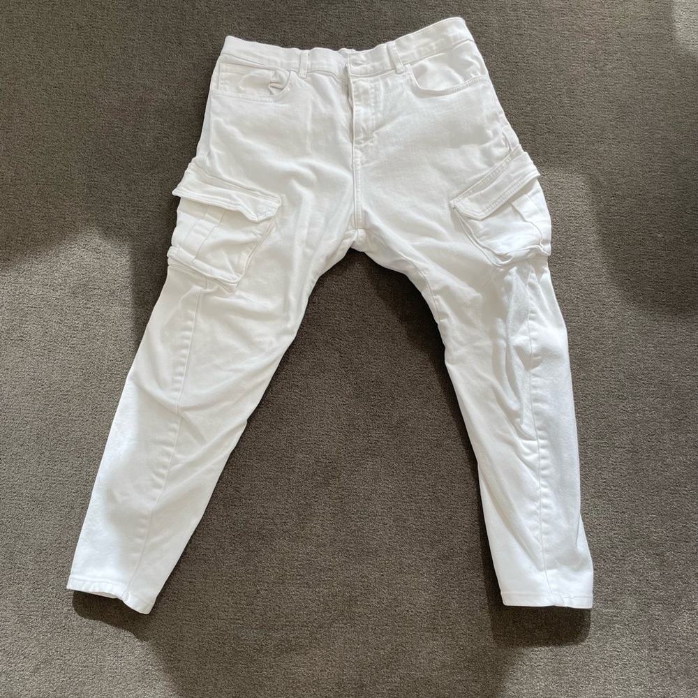 White cargo jeans from Zara